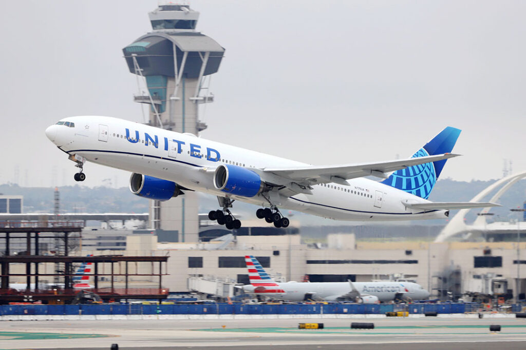 United Airlines Boeing 777 Aircraft (777-200), Los Angeles International Airport (LAX).
