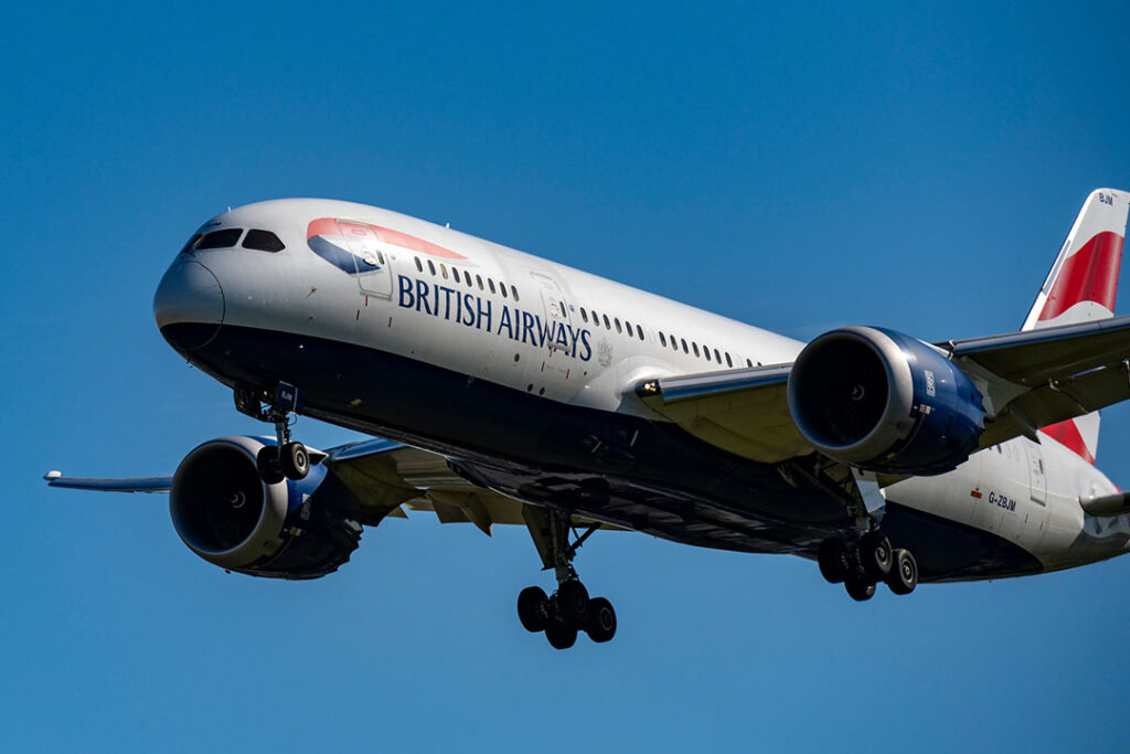 British Airways Boeing 787-8 Dreamliner on approach to London Heathrow Airport