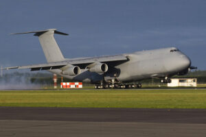 C-5 Galaxy landing | Photo: hughmitton