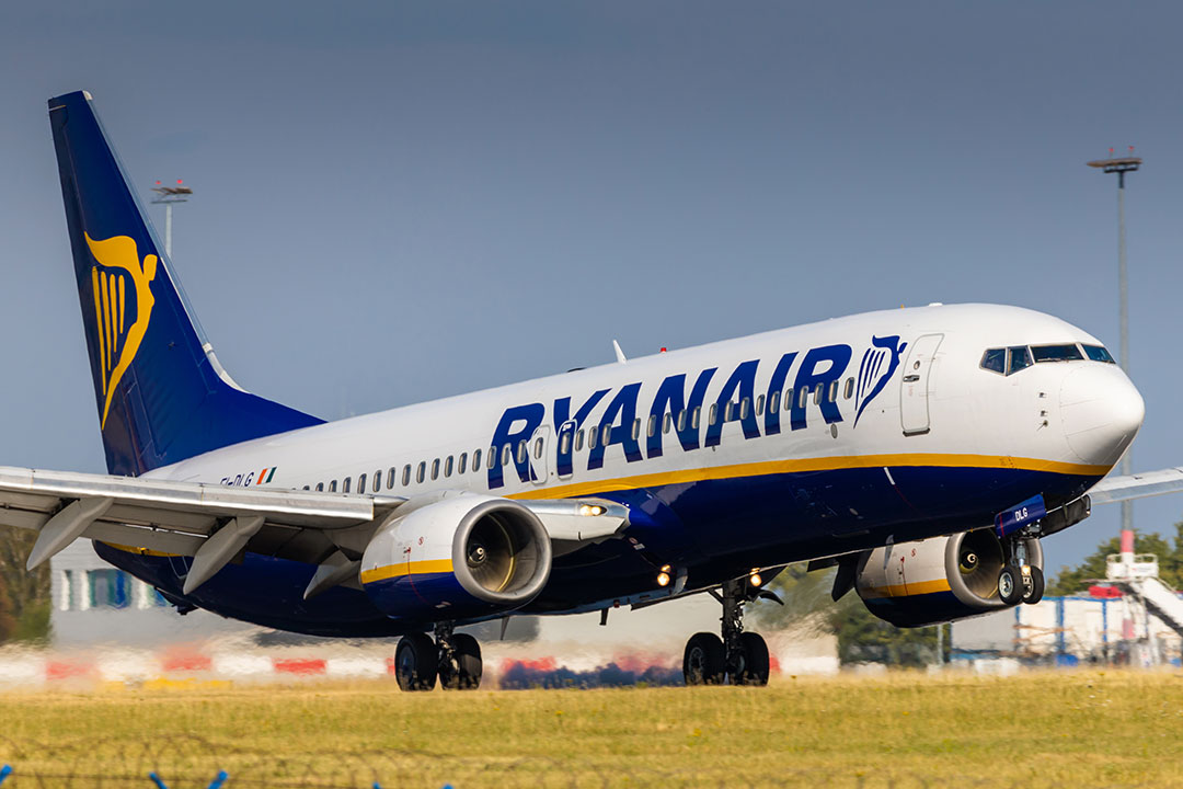Boeing 737 of Ryanair arrival to PRG Airport in Prague | Photo: Rebius / Shutterstock.com