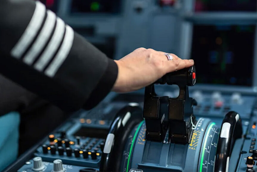 Drunk and Naked: Airline Pilot Suspended After Shocking Resort Incident | Photo: easyJet.com