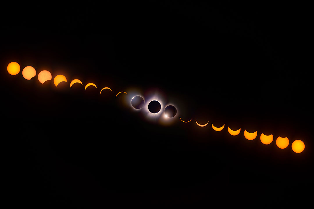 Alignment of phases of the total solar eclipse from first contact to totality.