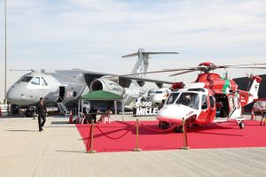 A crowded field of exhibitors and aircraft | Photo: dubaiairshow.aero