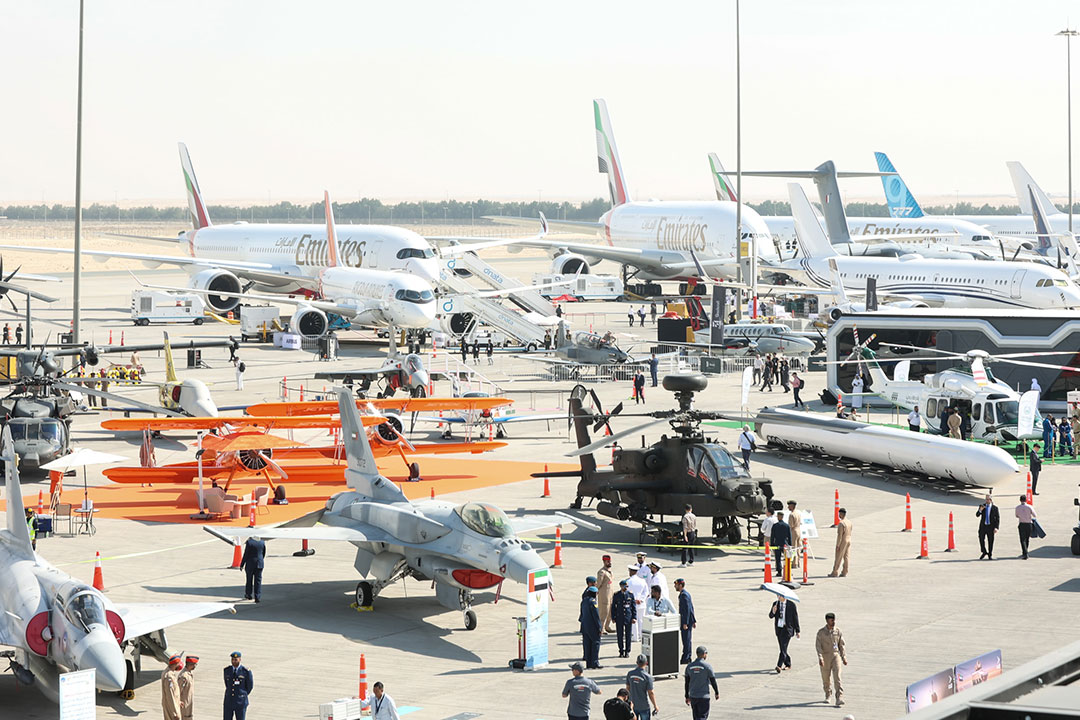 A crowded field of exhibitors and aircraft | Photo: dubaiairshow.aero