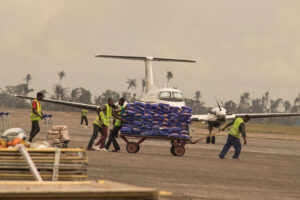 UN workers preparing humanitarian help to deliver to affected people in Zimbabwe. | Photo: Suburbanium