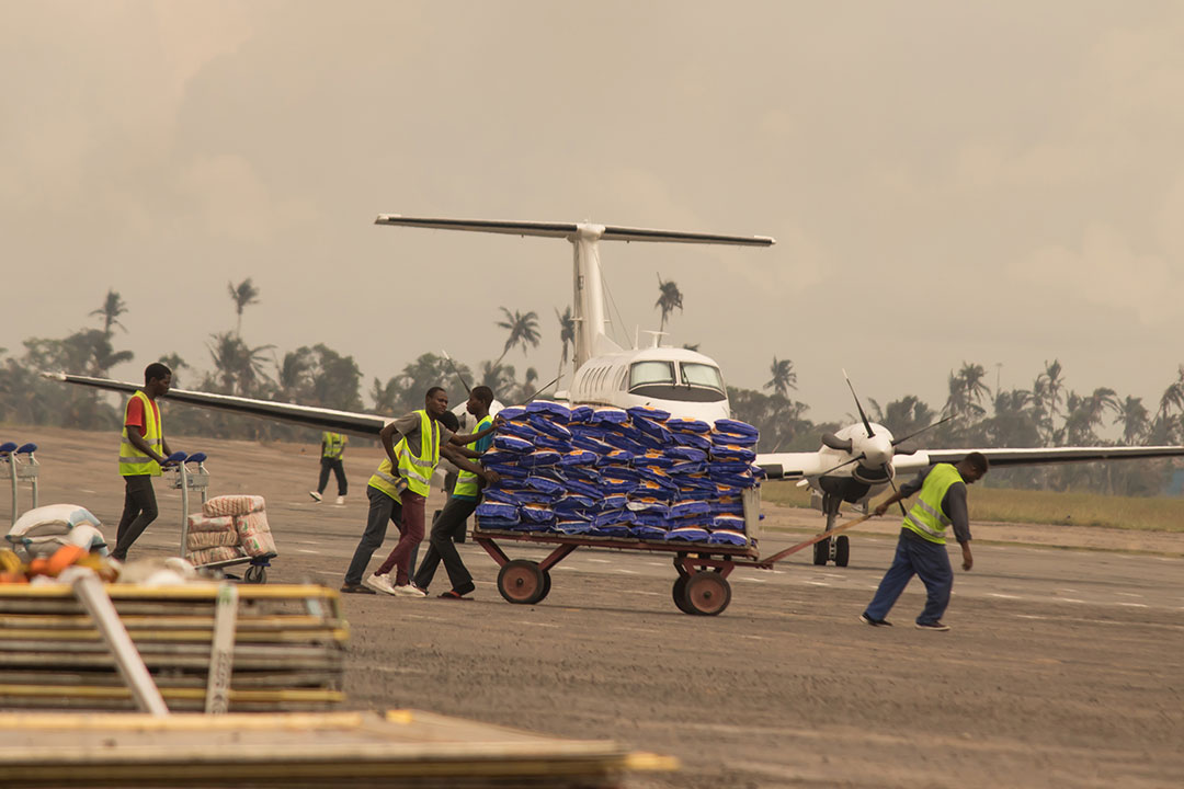 UN workers preparing humanitarian help to deliver to affected people in Zimbabwe. | Photo: Suburbanium
